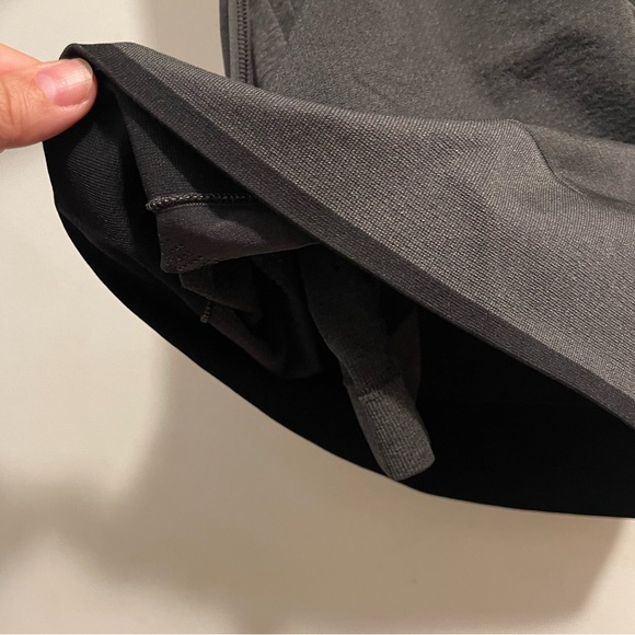 Lululemon sports bra. Black woman’s size 12 - Picture 5 of 7